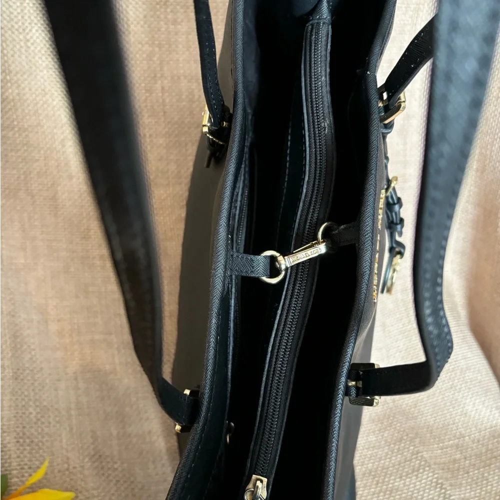 Large black Michael Kors tote bag with gold hardware EUC - Picture 8 of 9